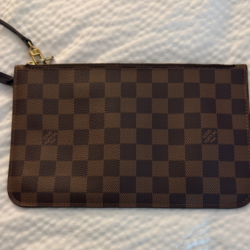 Louis Vuitton wristlet pochette - Picture 2 of 12
